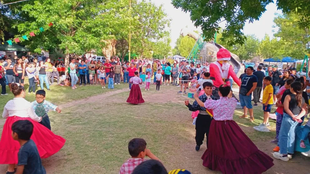 El acto y las demás propuestas comenzarán a las 19,30 en la plaza de los dinos. Foto LCR (archivo).