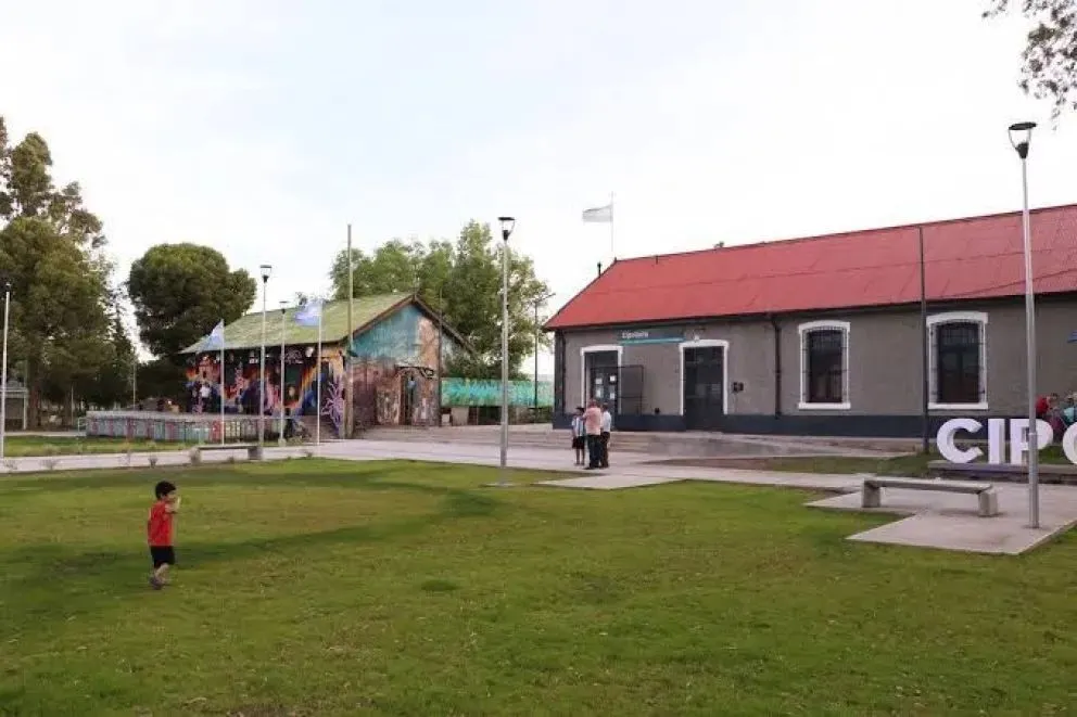 El hecho sucedió en el Paseo del Ferrocarril de Cipolletti. Foto archivo