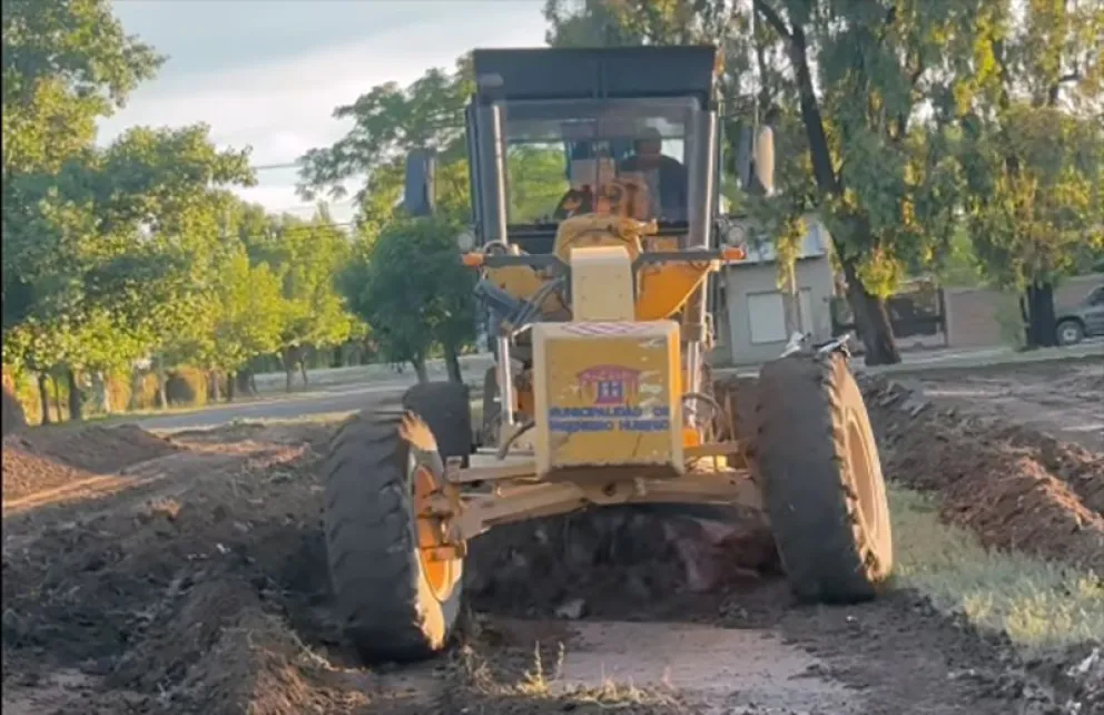 Esta semana comenzaron los trabajos para la construcción de un playó deportivo al aire libre en Huergo. Foto: gentileza