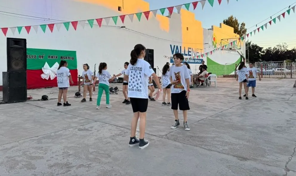 Con espectáculos, muestra de talleres y actividades recreativas, Círculo Italiano festejó sus 99 años de historia en Regina. Fotos: Celeste Cerezuela