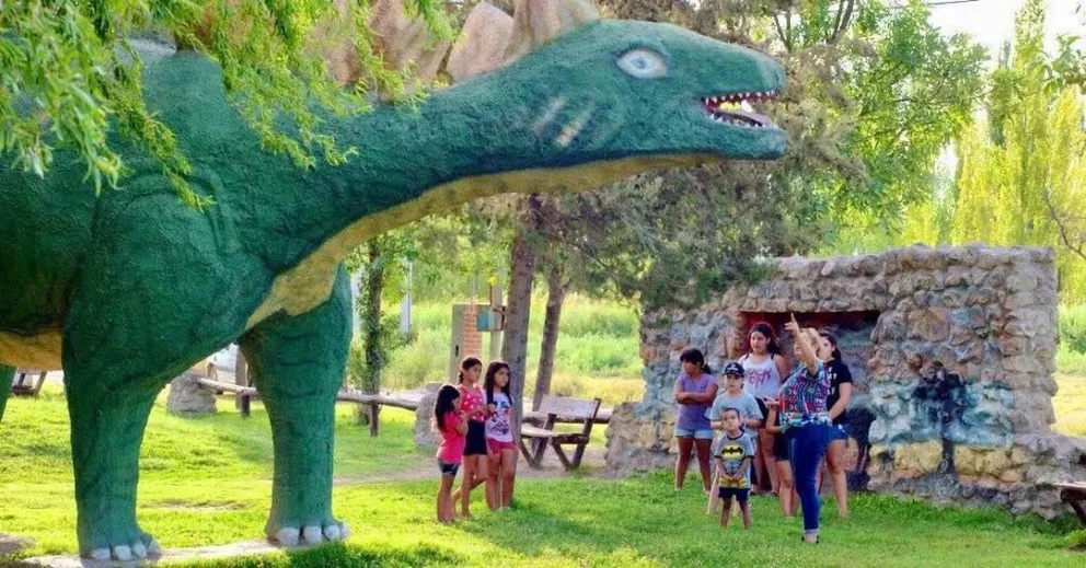 "El barrio de los Dinos" se prepara para el festejo hoy por la tarde. Foto: gentileza