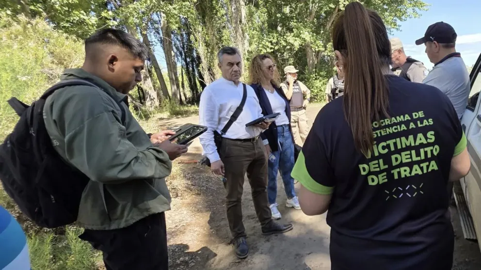 El operativo se realizó en la zona rural. En la intervención la Provincia garantizó el acompañamiento a las víctimas. Foto gentileza Gobierno RN.