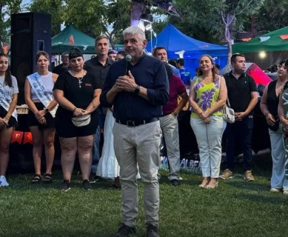 Hace diez d&iacute;as Albrieu adelant&oacute; que se gestionar&aacute;n fondos a la provincia para que el barrio tenga cloacas en el 2027. Foto Municipio VR.