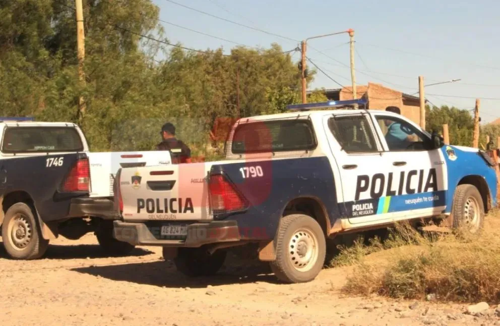 El hecho se produjo en una vivienda de la localidad de Centenario. El agresor disparó dos veces contra la mujer y luego se suicidó. Foto: gentileza.