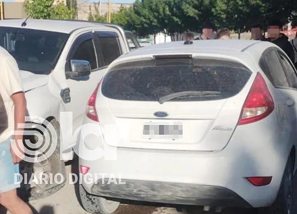 El choque del Fiesta Kinetic contra la Ford Ranger ocurrió en calle Florencio Sánchez al 720. Foto gentileza.