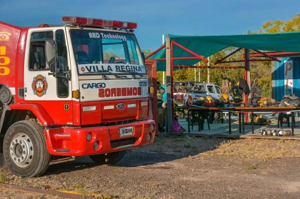 El móvil N° 1 de Bomberos intervino en el incendio vehicular en la zona céntrica de la ciudad.