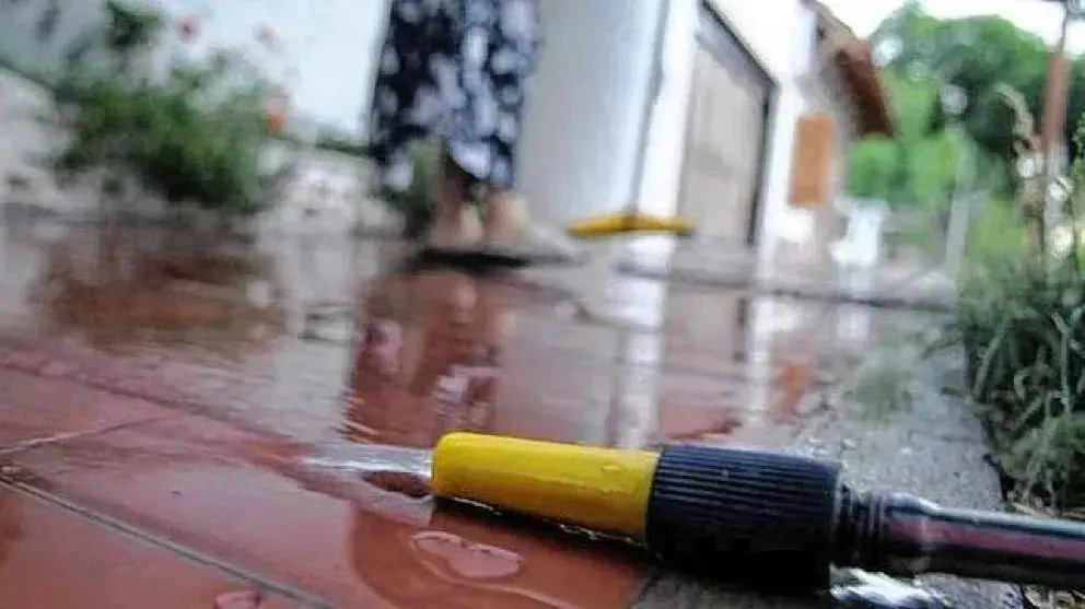 Ante un aumento en el consumo, desde Aguas Rionegrinas piden evitar el derroche de agua. Foto: archivo