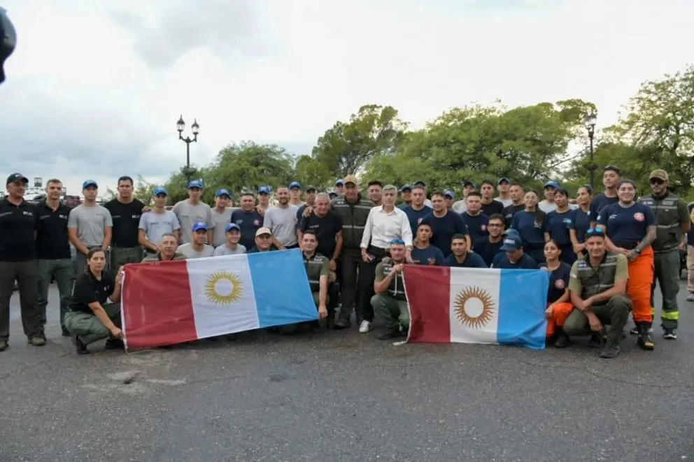 La ayuda federal se hace presente ante el fuego que avanza descontrolado. Foto: gentileza