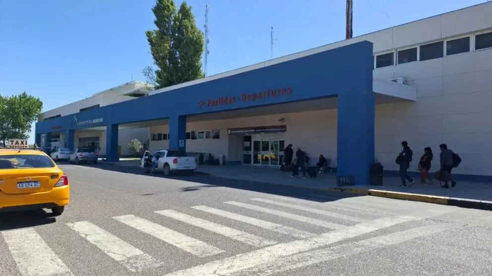 El hecho fue anoche en el estacionamiento del aeropuerto de Neuquén. Foto archivo
