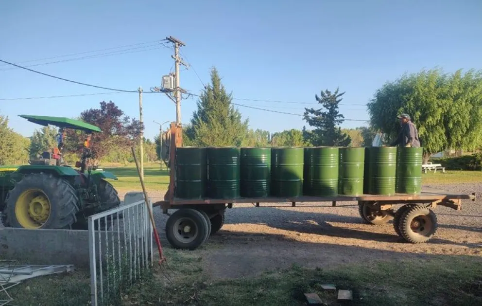 La Comisión de Fomentó comenzó a colocar contenedores para depositar residuos que se pueden reciclar. Foto: gentileza 