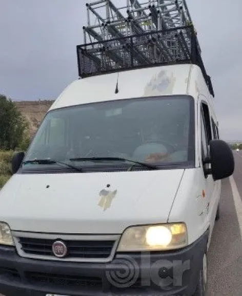 El furgón que transportaba el carro circulaba en sentido este-oeste. Foto Policía RN.