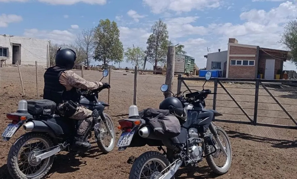 La Brigada Rural de Huergo recorrió los puestos de la zona rural norte entre Cervantes y Chichinales. Foto: gentileza