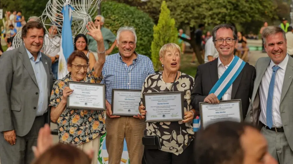 Las autoridades provinciales y municipales en el comienzo del acto.