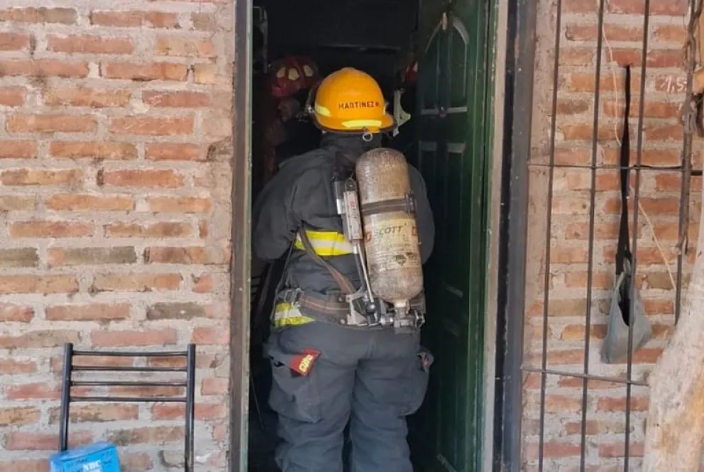 Bomberos de Regina intervino en dos incendios que ocurrieron con pocos minutos de diferencia en chacras ubicada sobre la calle Kilómetro de Nardini. Foto: gentileza