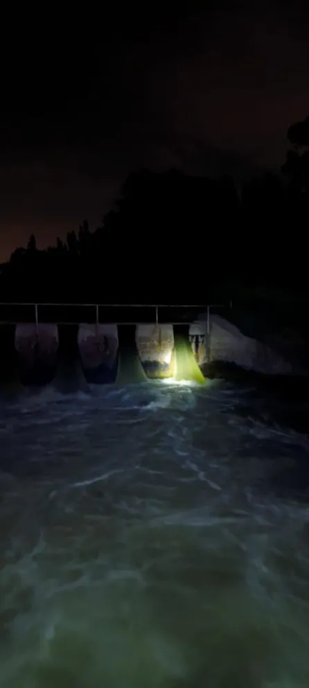 El joven de 26 años se tiró al canal y luego de tres intentos, no logró salir.