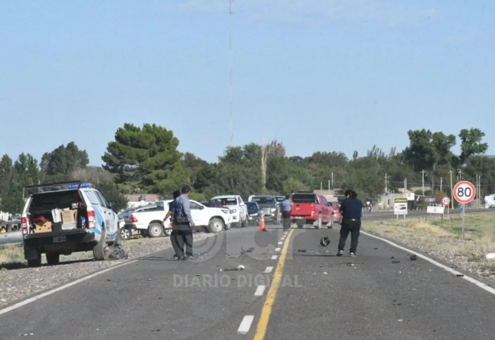 En el choque se vieron involucrados un auto Chevrolet Prisma y una moto de 110 cc. Foto gentileza.