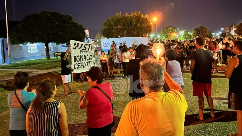 La última marcha en pedido de justicia se realizó el 31 de enero de 2025 y contó con una amplia convocatoria de vecinos, que se movilizaron por la plaza del Pulmón Ecológico y culminaron frente a la Comisaría 35. Foto: archivo LCR.