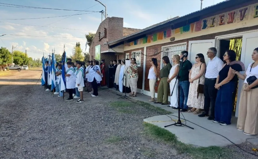 El 31 de enero se hizo el acto protocolar y desfile de vecinos e instituciones en el 55° aniversario de Valle Azul. Foto: gentileza