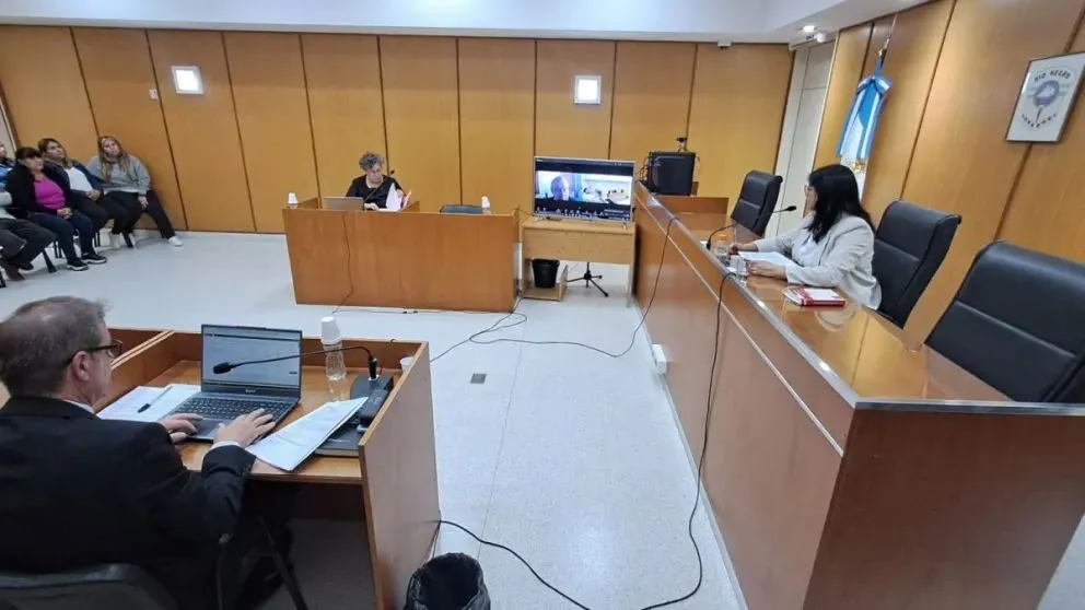 Tres personas fueron imputadas este viernes por la muerte de Víctor Oscar Villalobos, ocurrida tras una golpiza en marzo de 2025 en Allen. Foto: Ministerio Público.