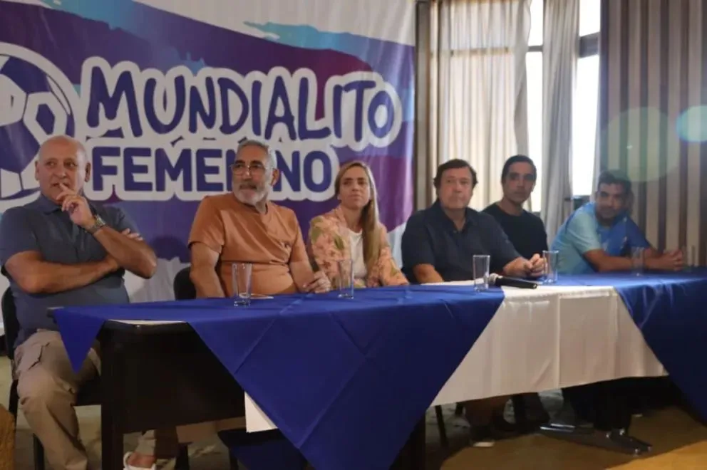 Con la presencia del Gobernador se presentó formalmente la 5° Edición del Mundialito Femenino de Fútbol. (Foto: Tania Domenicucci. ANR)