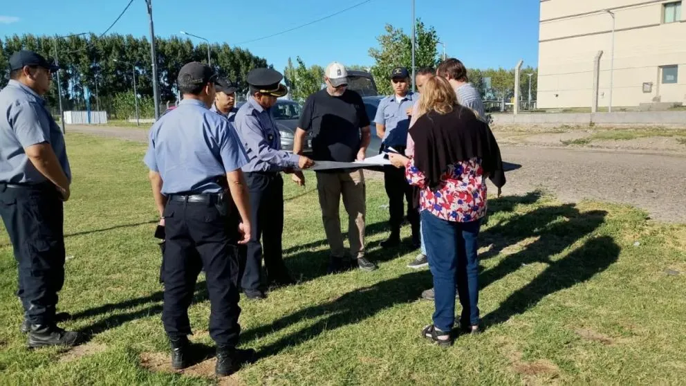 Autoridades policiales, del 911 y del Municipio recorrieron el predio donde se realizará el evento para coordinar dispositivos de seguridad. (Foto: Gentileza)