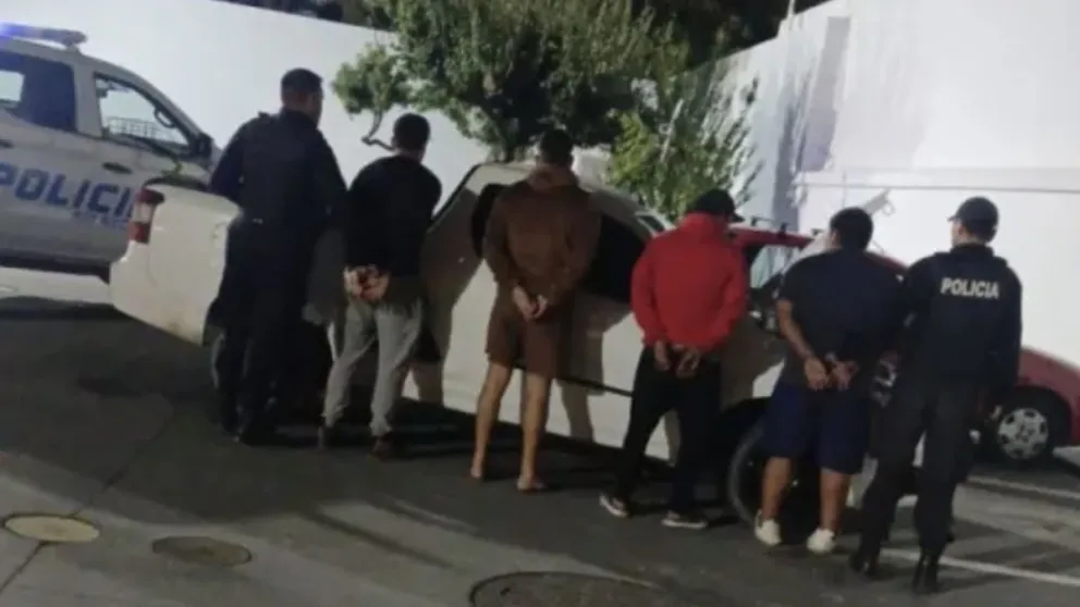 El rodado era ofrecido por una mujer vía Facebook y su propia dueña coordino el encuentro junto a personal policial. Foto cortesía Policía de Rio Negro