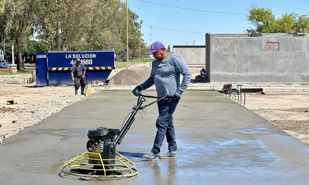 Esta semana se continuó con una nueva etapa del proyecto del playón con la construcción del primer paño de hormigón. Foto: gentileza