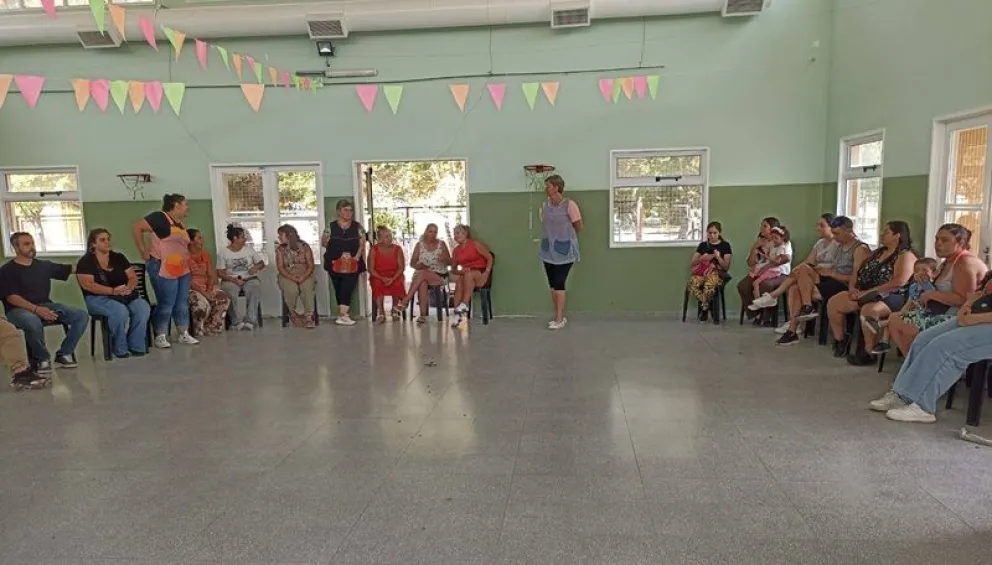 El martes se realizó una reunión con referentes de Unter, del jardín, supervisión y padres donde se convocó a la marcha de hoy. Foto: gentileza