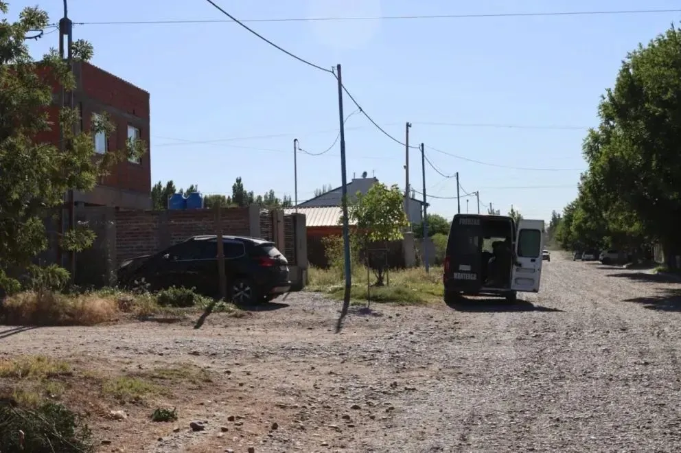 Uno de los allanamientos se realizó en un domicilio particular de la calle Cuba en barrio Altos de Altué. Foto: Tania Domenicucci-ANR