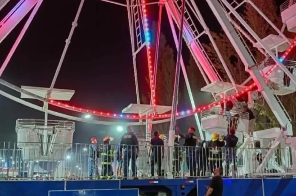 A pesar de que estuvo varios minutos frenaba con gente en altura, no hubieron heridos y la situación quedo solo en un susto. Foto cortesía