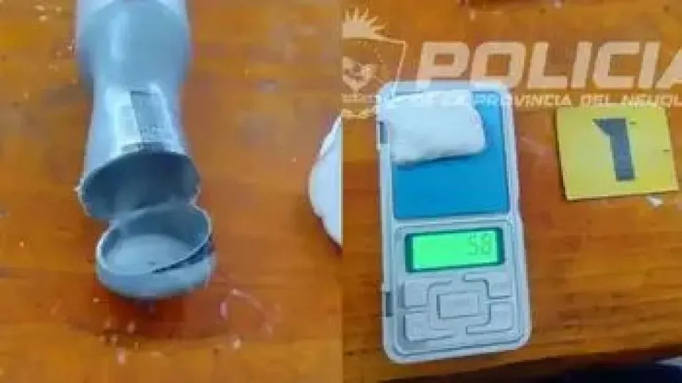 Los guardias notaron algo raro en un desodorante a bolilla / imagen gentileza