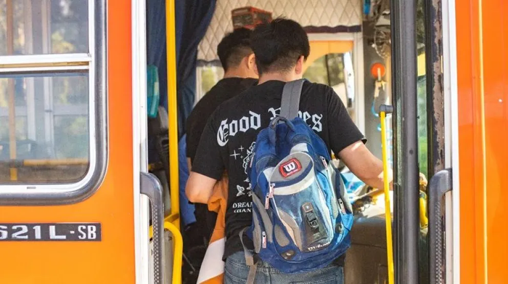 El gobierno de Río Negro puso en marcha la inscripción para obtener descuentos del 50% en pasajes de colectivos para estudiantes universitarios y terciarios. Foto: Gobierno de Río Negro
