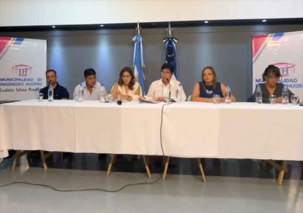 La intendente Silvia Penilla abrió con su mensaje el período de sesiones ordinarias del Concejo Deliberante de Huergo. Fotos: gentileza