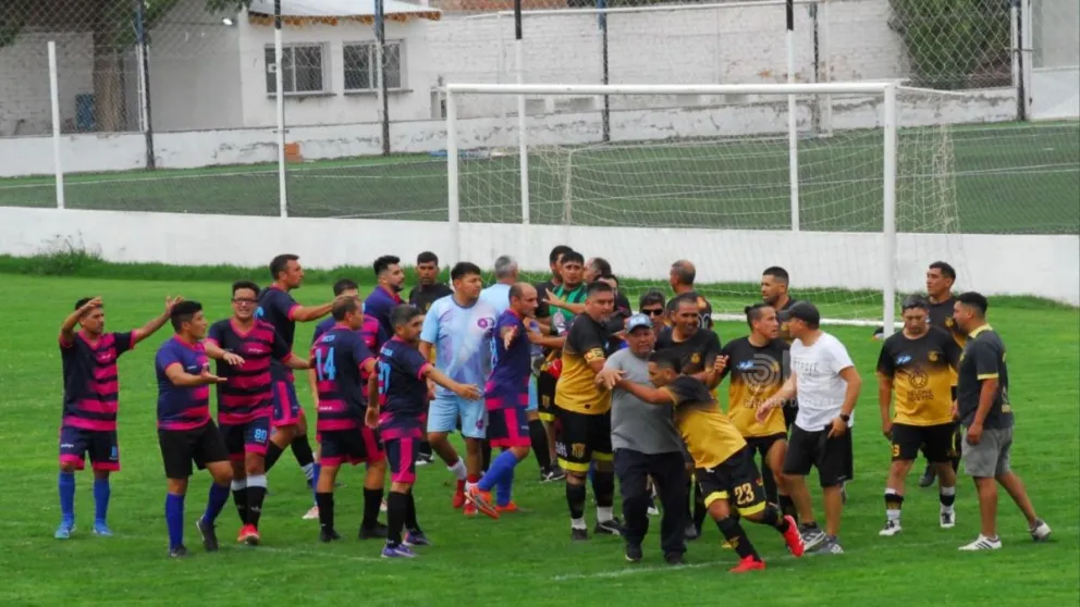 El hecho quedó registrado por un canal de streaming local. Fotos y video gentileza: La Doble TV