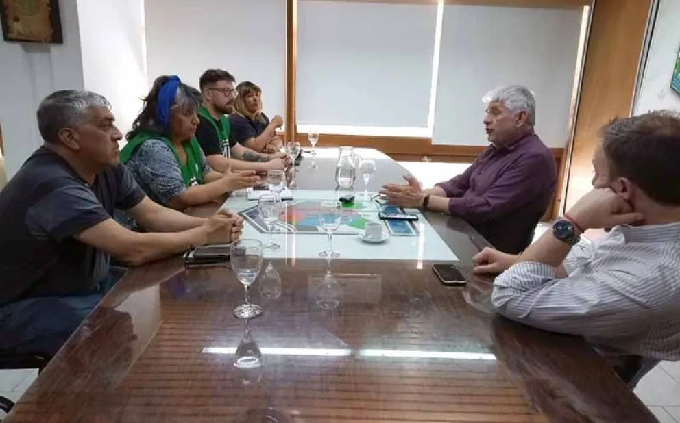 Los representantes de los gremios ATE, Soyem y UPCN se reunieron con el intendente Luis Albrieu para acordar la mejora salarial de febrero. Foto: archivo