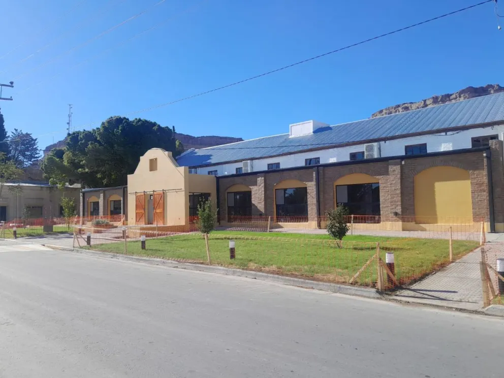 Hoy a las 19,30 se hará el acto protocolar en calle Los Nogales, a la altura del edificio histórico de la ciudad. Foto LCR.