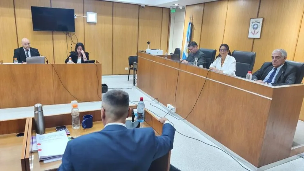 Hoy se inició el debate contra tres hombres acusados de maniatar a una mujer, encerrar a su hija para robar dinero y otros efectos en Godoy hace un año. Foto: gentileza