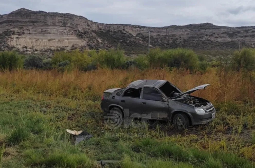 El vuelco del Chevrolet Corsa de color gris pasó en el Km.1123,800, a corta distancia de Otto Krause. Foto gentileza.