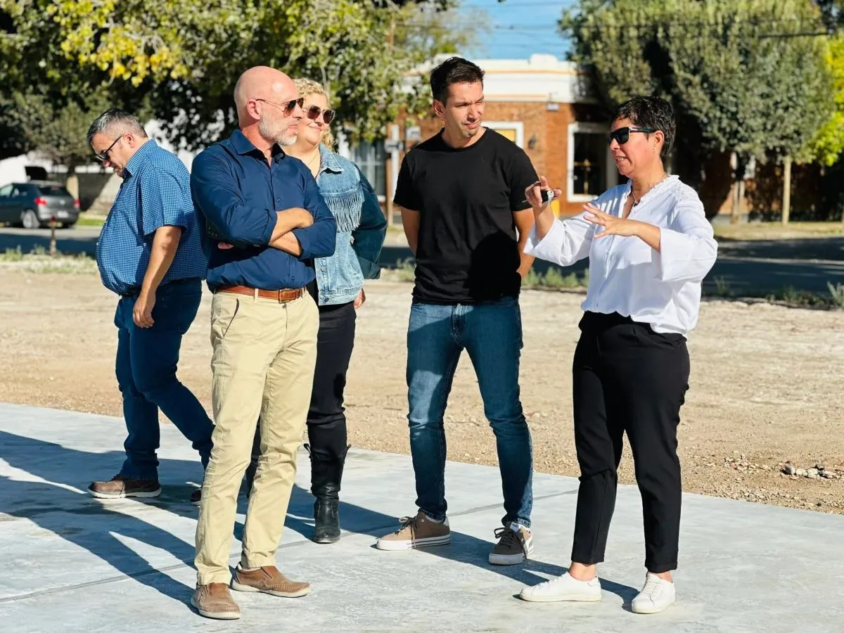 Ayer las autoridades verificaron la financiaci&oacute;n de los trabajos. Foto Municipio.