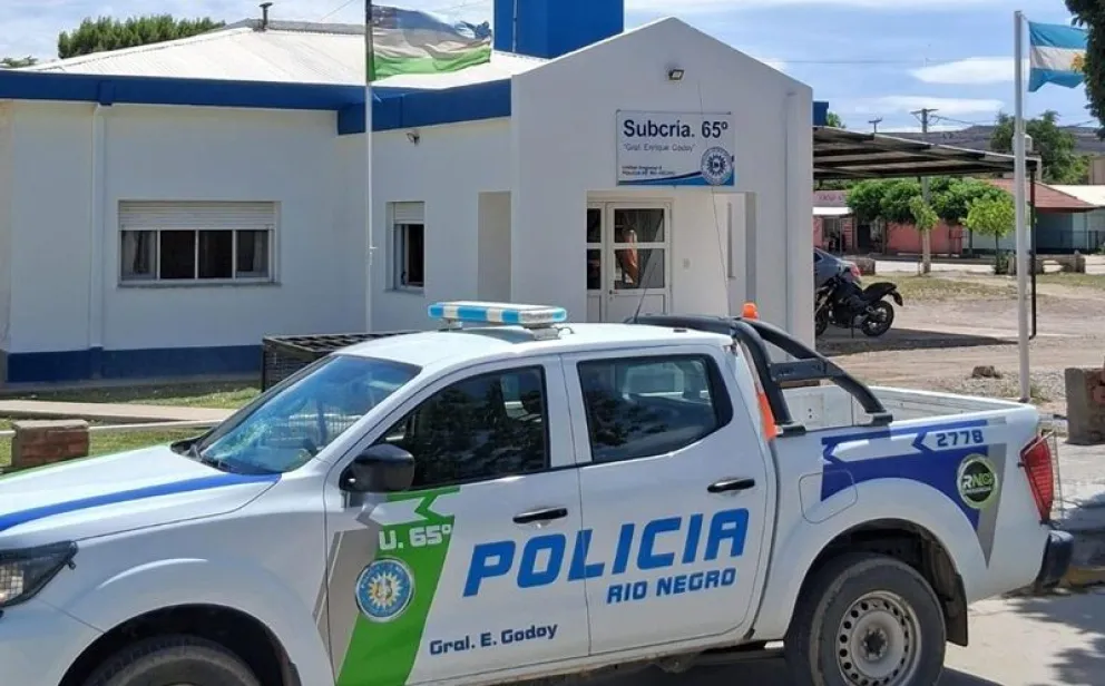 La policía logró aprehender al hombre cuando luego de escapar del interior de una casa e intentar ingresar a otra en Godoy. Foto: gentileza