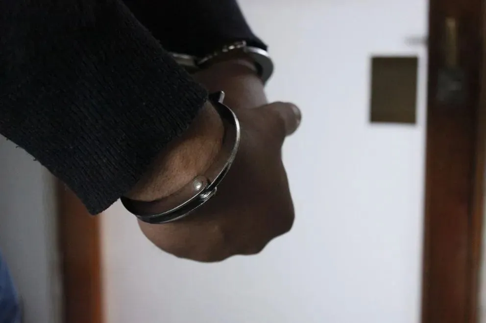 Vecinos llamaron al 911 al ver a un hombre sobre el techo de una vivienda en calle Tortolitas al 3000. Foto: archivo