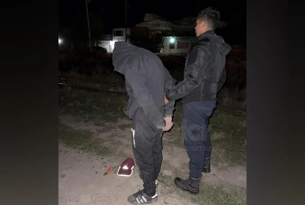 La detención ocurrió durante la madrugada de ayer en la zona de pie de barda lindante al centro. Foto Policía RN. 
