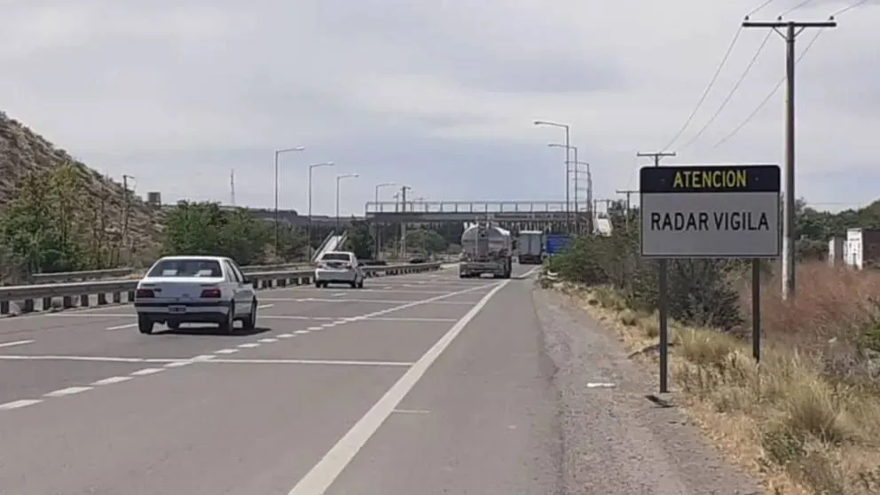En Regina, la máxima permitida en ambos radares es hasta 80 km por hora. Fotos archivo. 