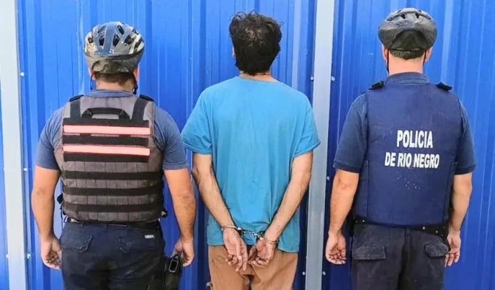 Bicipolicías identificaron al hombre de 43 años y comprobaron que tenía un pedido de captura vigente. Foto: gentileza