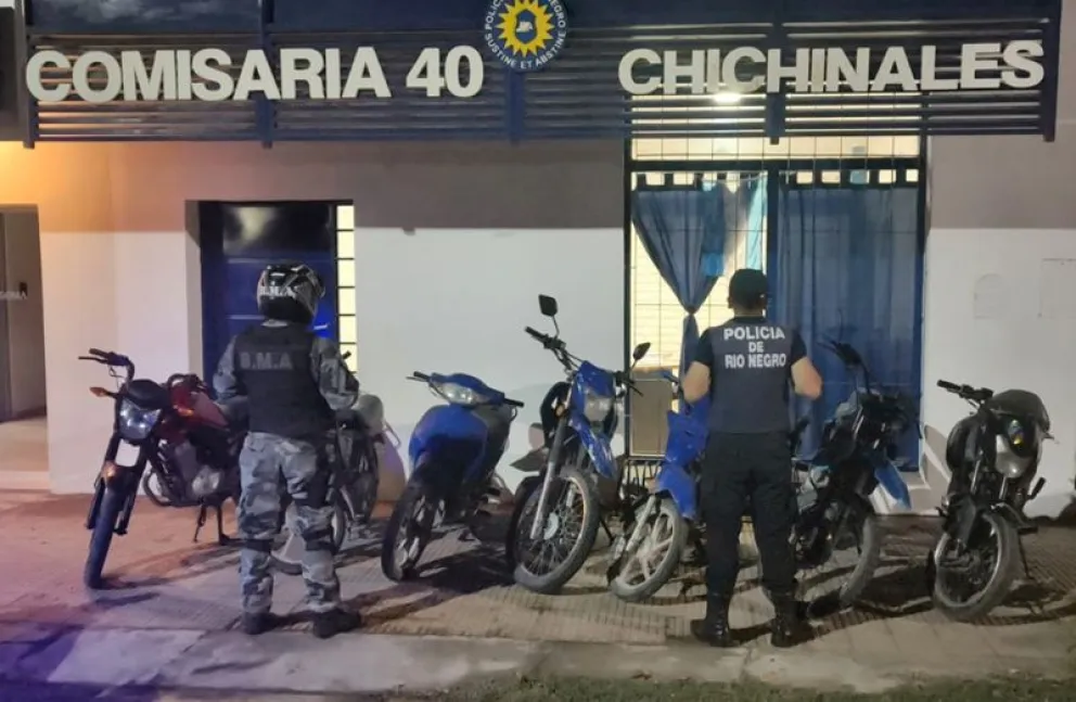 Por falta de documentación las motos quedaron retenidas y están a resguardo en la Comisaría 40 de Chichinales. Foto: gentileza