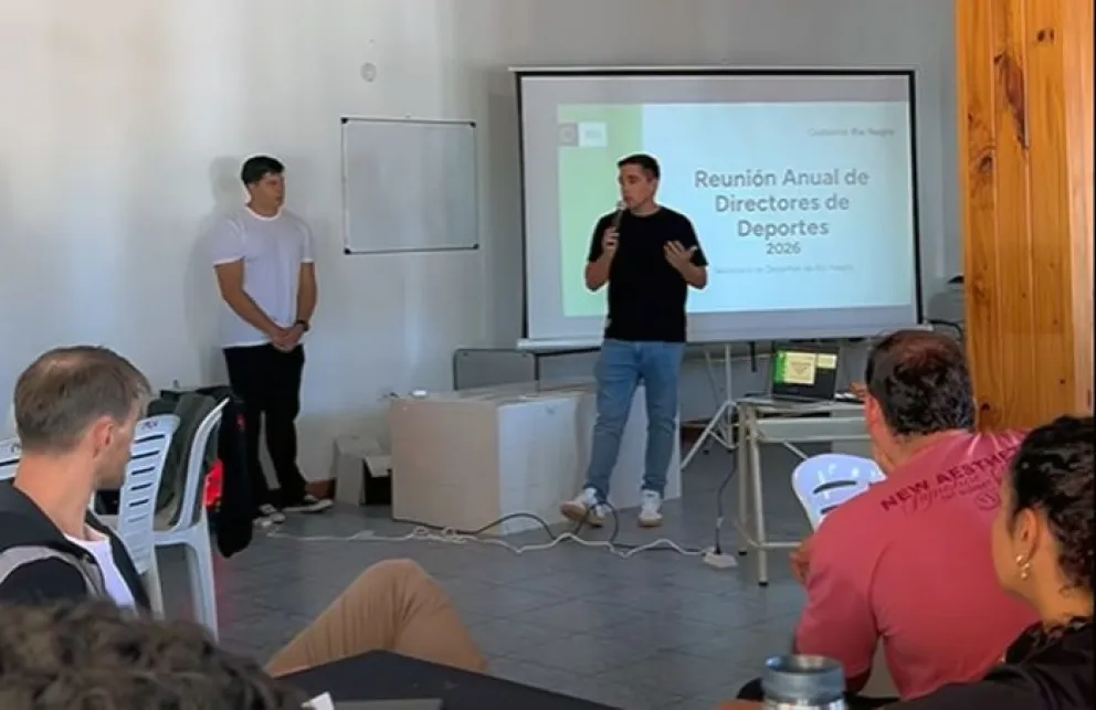 El secretario de Deportes de Río Negro, Nahuel Astuti, se reunió con los directores del área de todos los municipios. Foto: gentileza