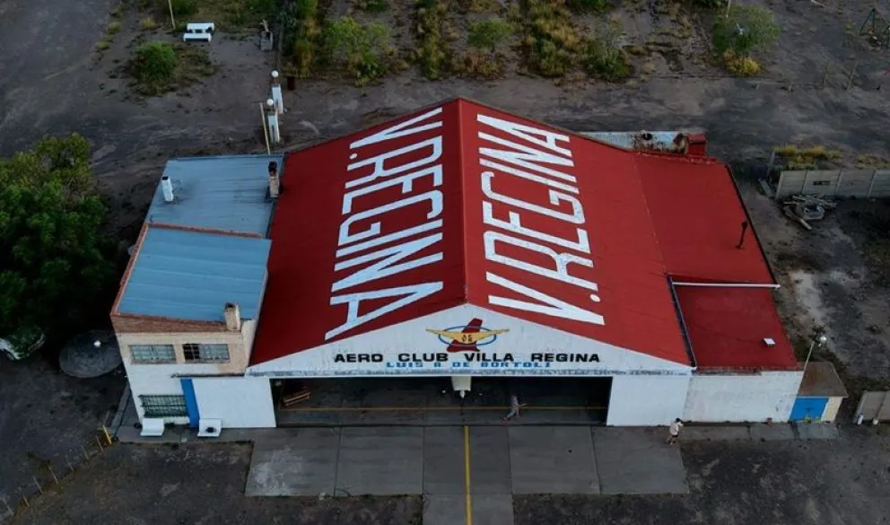 En mayo el Aeroclub de Villa Regina festejará sus 70 años y este sábado hará un bingo para reunir fondos. Foto: gentileza 