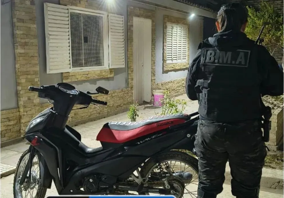 En menos de dos semanas, los delincuentes robaron la moto en Huergo, la trasladaron a Cipolletti y la vendieron "con papeles". Foto: Policía Río Negro.