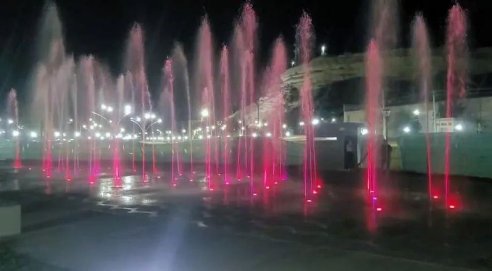 La fuente ya estuvo en etapa de prueba en los últimos días y mañana miércoles tendrá su inauguración oficial. Foto: LCR