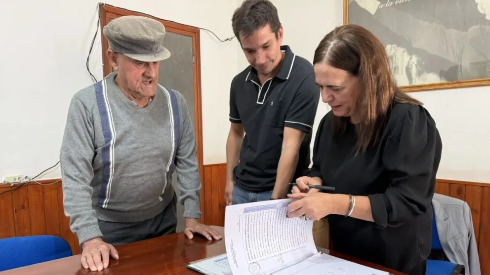 En Mainqué se benefició a 6 familias y la semana que viene serán 11 en Los Menucos. Foto Provincia  RN.